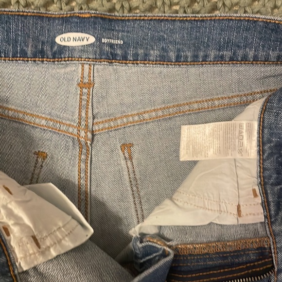 Old Navy Destroyed Boyfriend Denim shorts - Picture 5 of 7